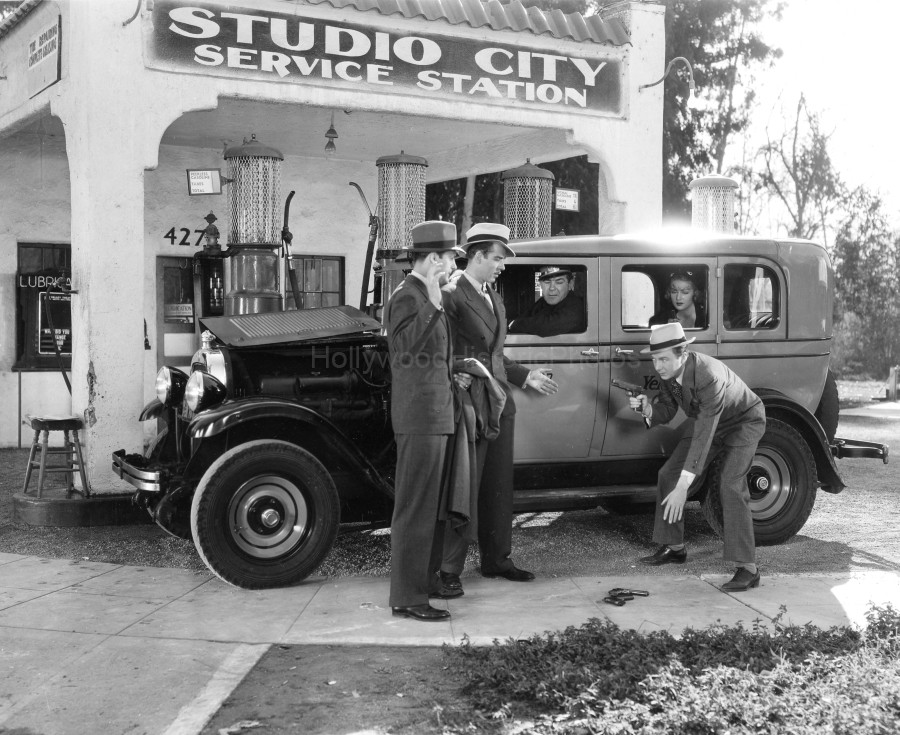 Studio City Service Station 1936.jpg